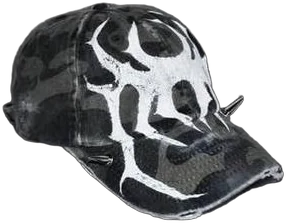 Tmavá maskáčová čepice s bílými plameny a hroty na kšiltu